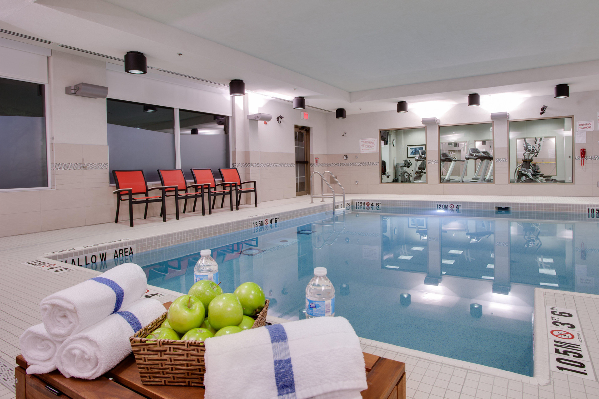 Vista Piscina Holiday Inn Express & Suites Ottawa East - Orleans by IHG