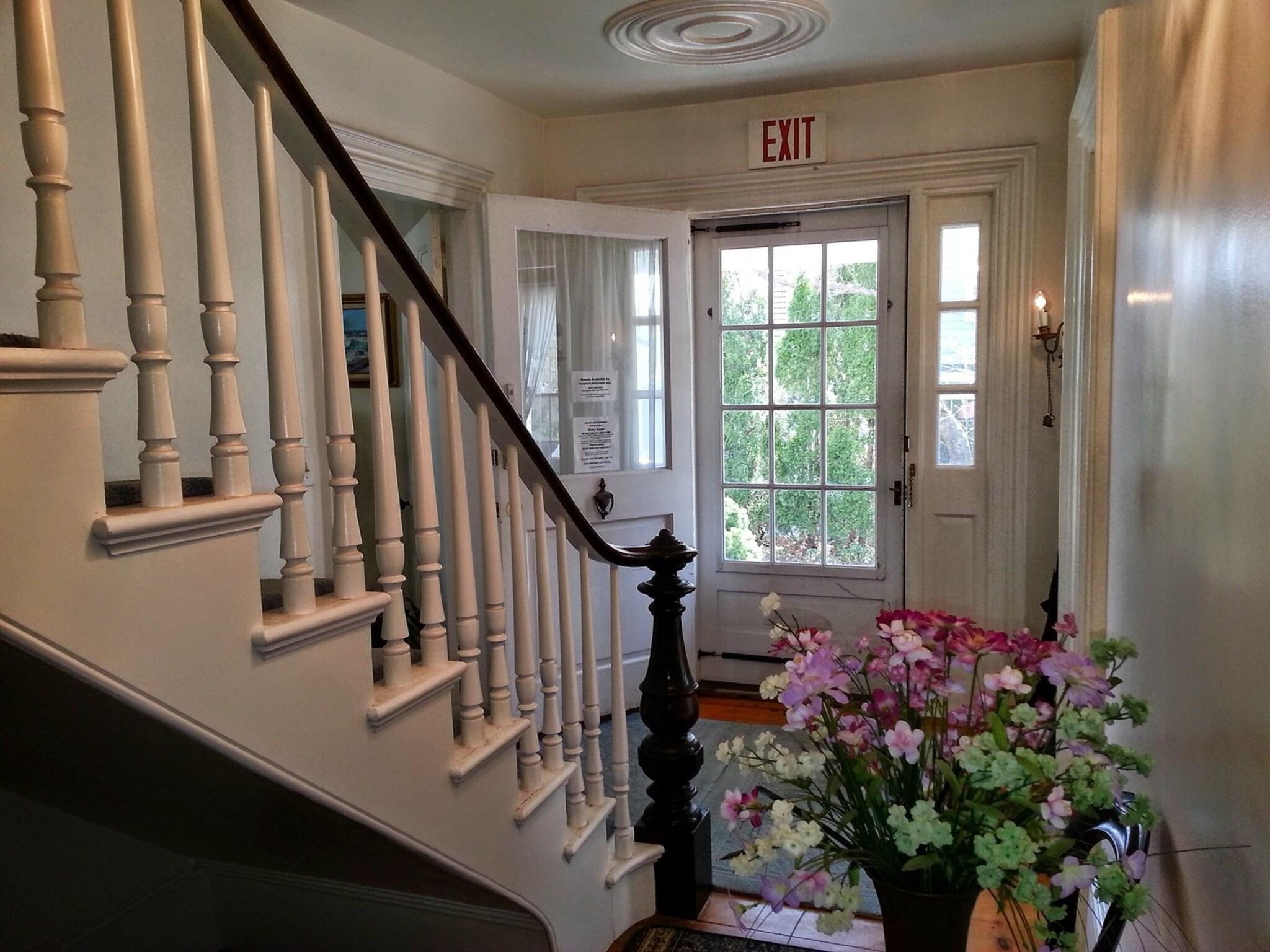 Vista Lobby Chetwynd House Inn