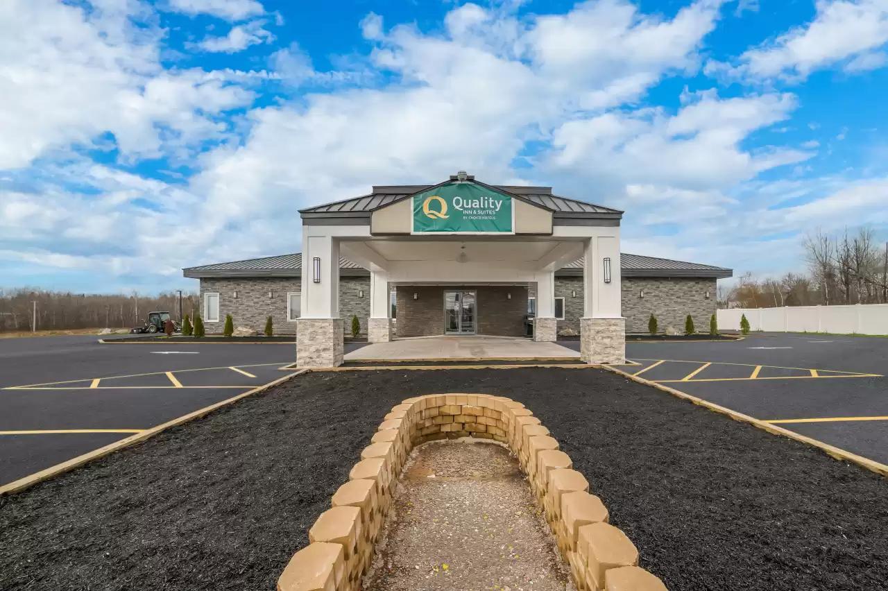 Vista Exterior Quality Inn & Suites