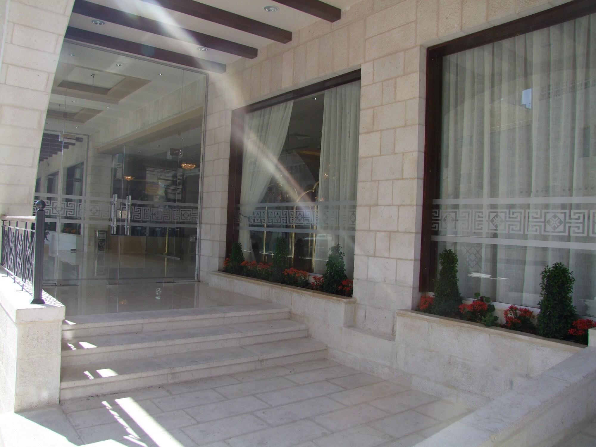 Vista Exterior Manger Square Hotel