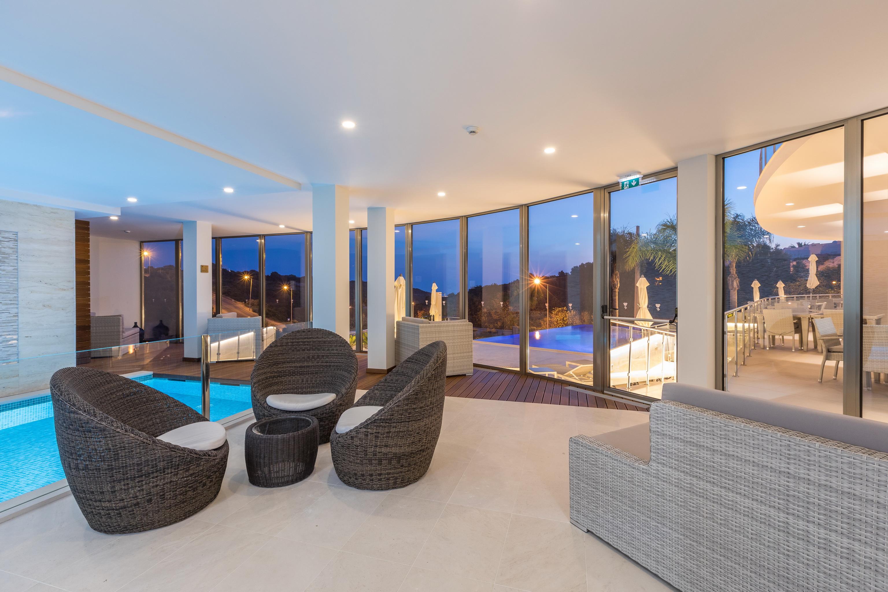 Instalaciones Recreativas Caneiros Luxury House & Suites