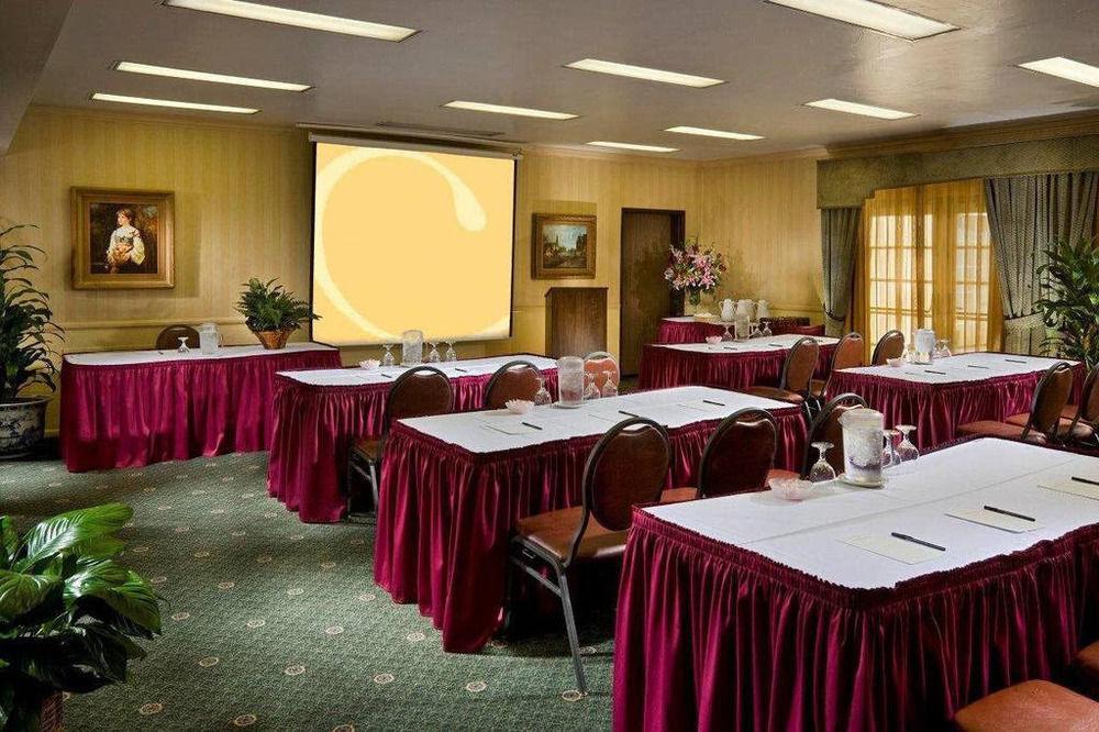 Sala de Reuniones Folk Inn Ontario Airport
