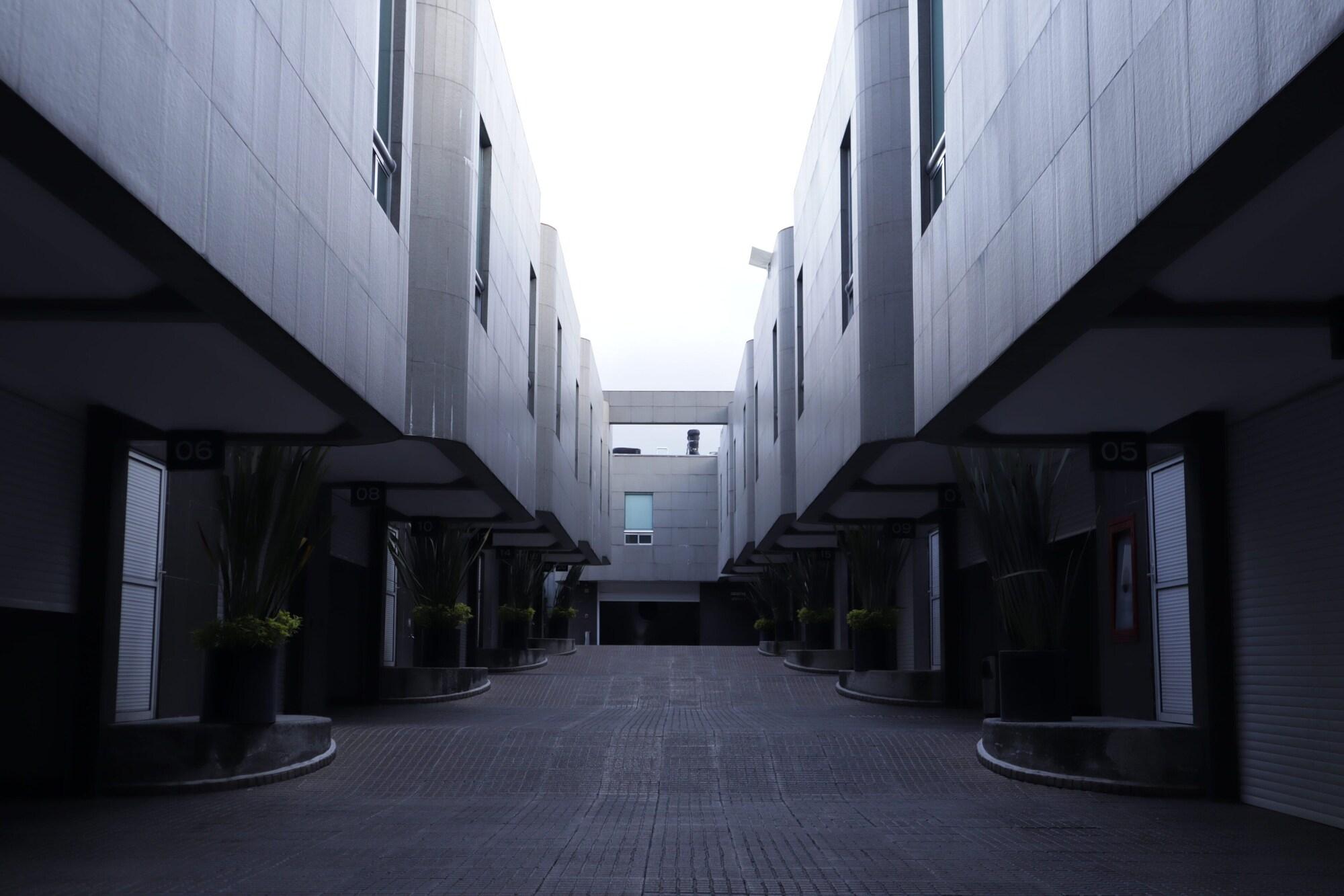 Varios NewPort love hotel