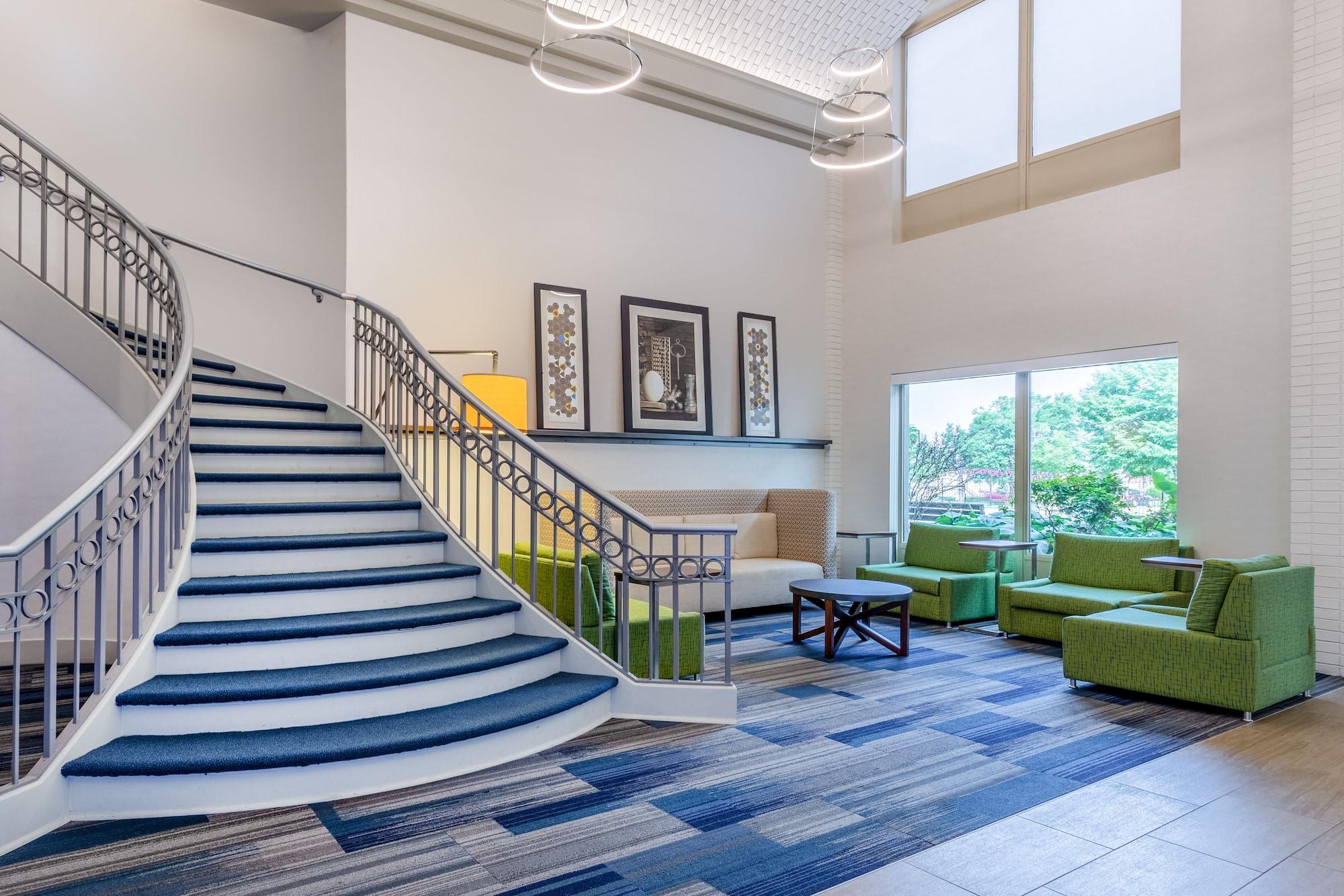 Varios Holiday Inn Express Hotel & Suites Chicago-Midway Airport by IHG