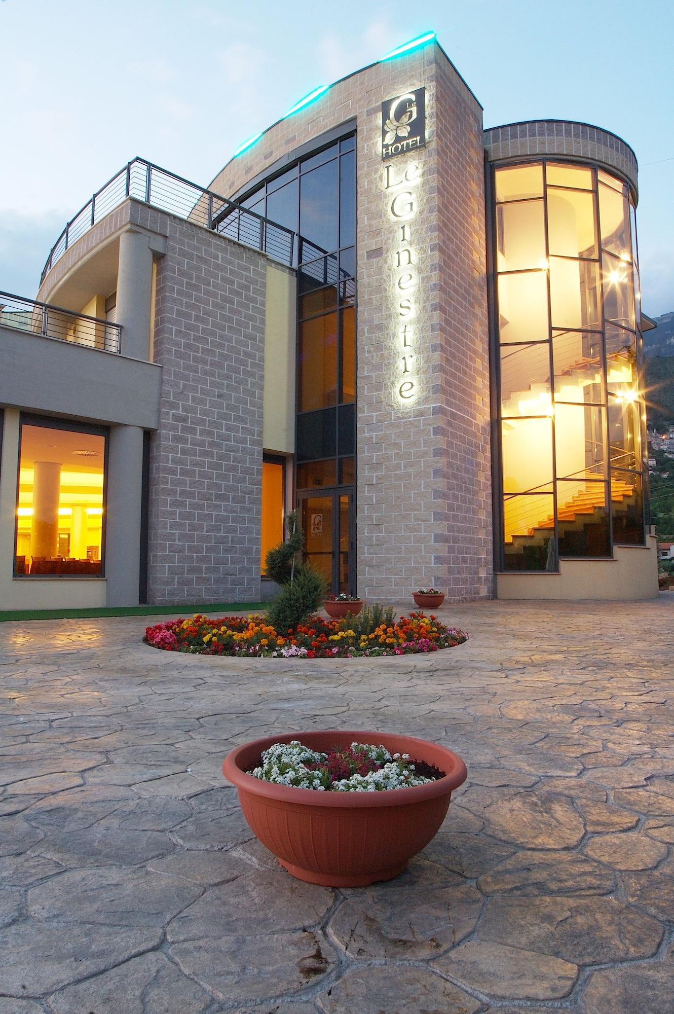 Vista Exterior Hotel Le Ginestre