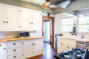 Arriendo temporal - The Best House. 1 mile to Disneyland with a pool, hot tub, and game room.