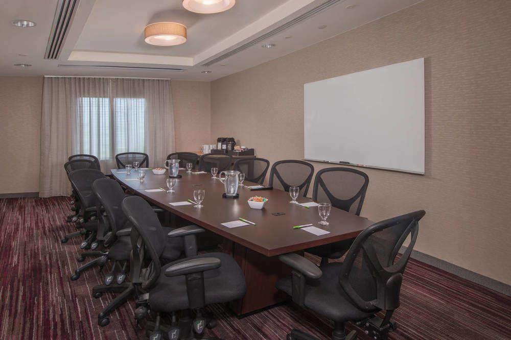 Sala de Reuniones Courtyard Fort Meade BWI Business District