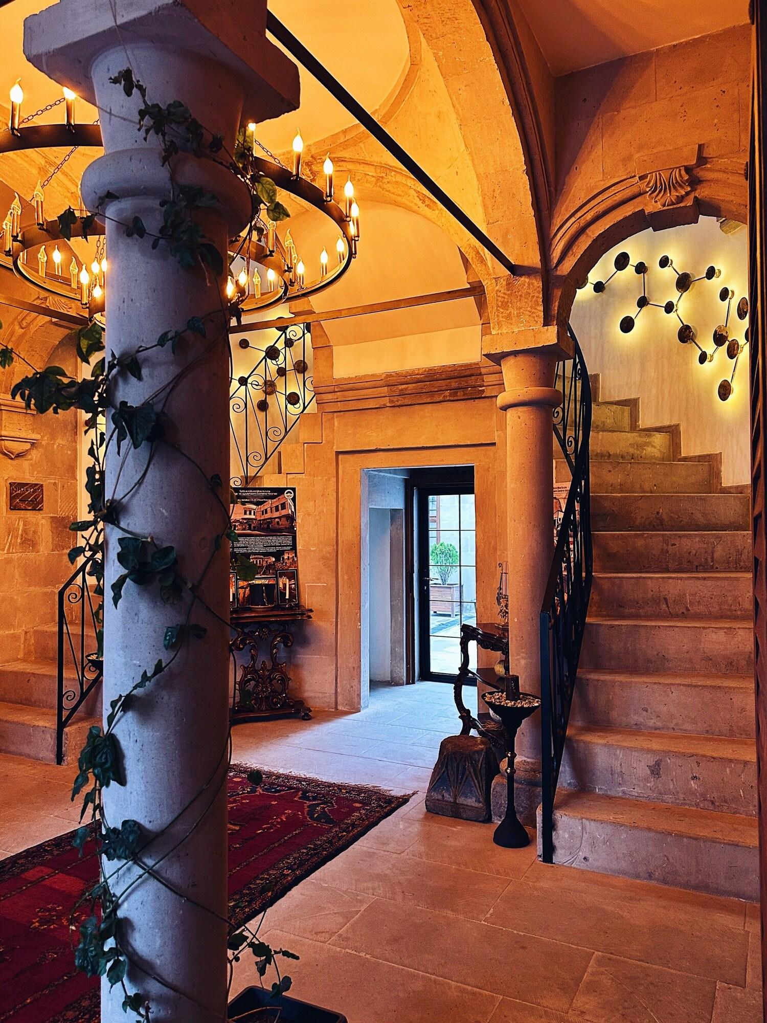 Vista Lobby Four Mansions Hotel
