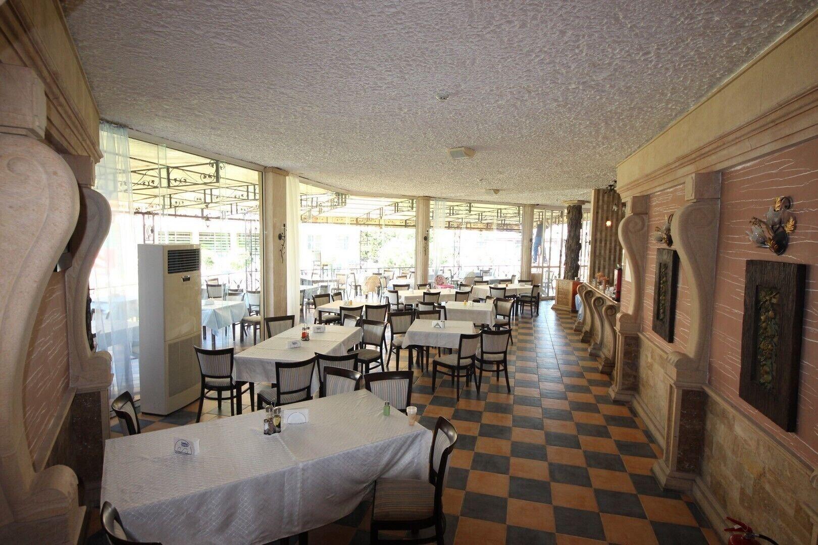 Bar/Salón Menada Atrium Apartments