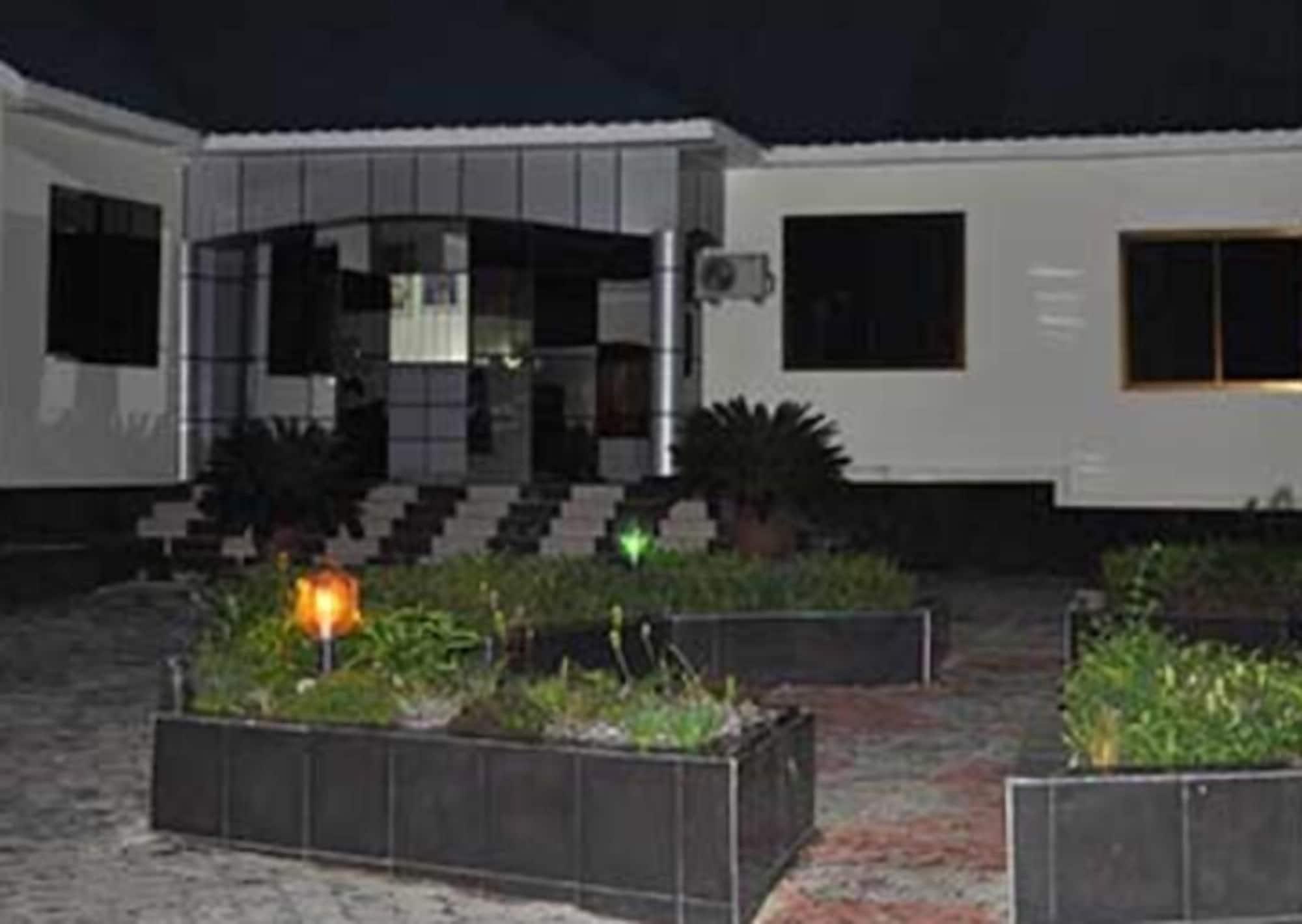 Vista Exterior Lesa Garden Hotel