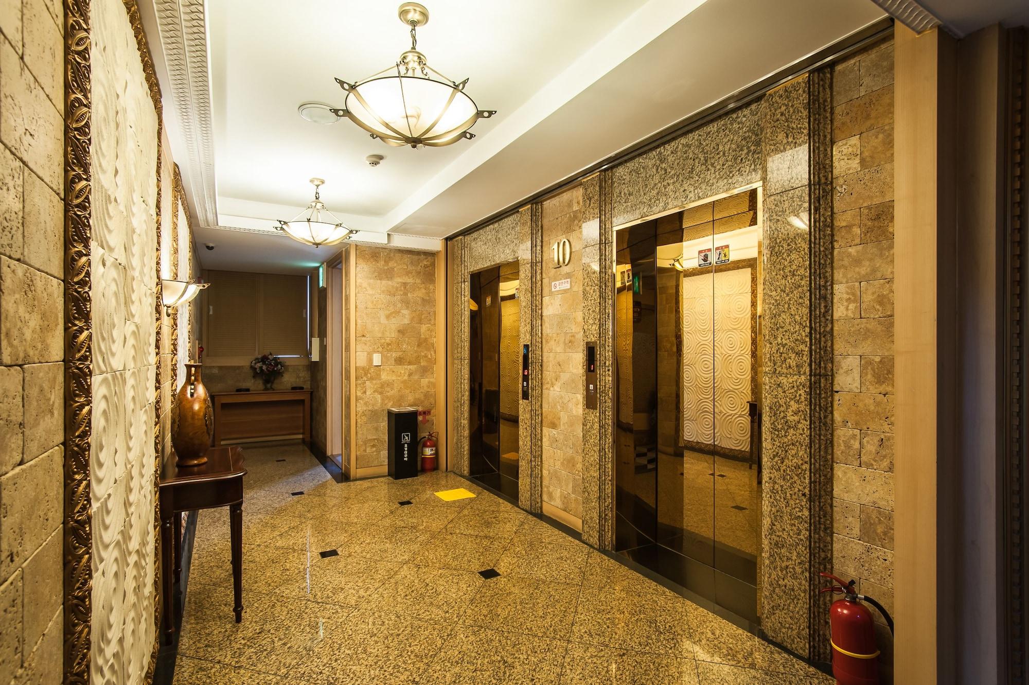 Varios Hotel Aura