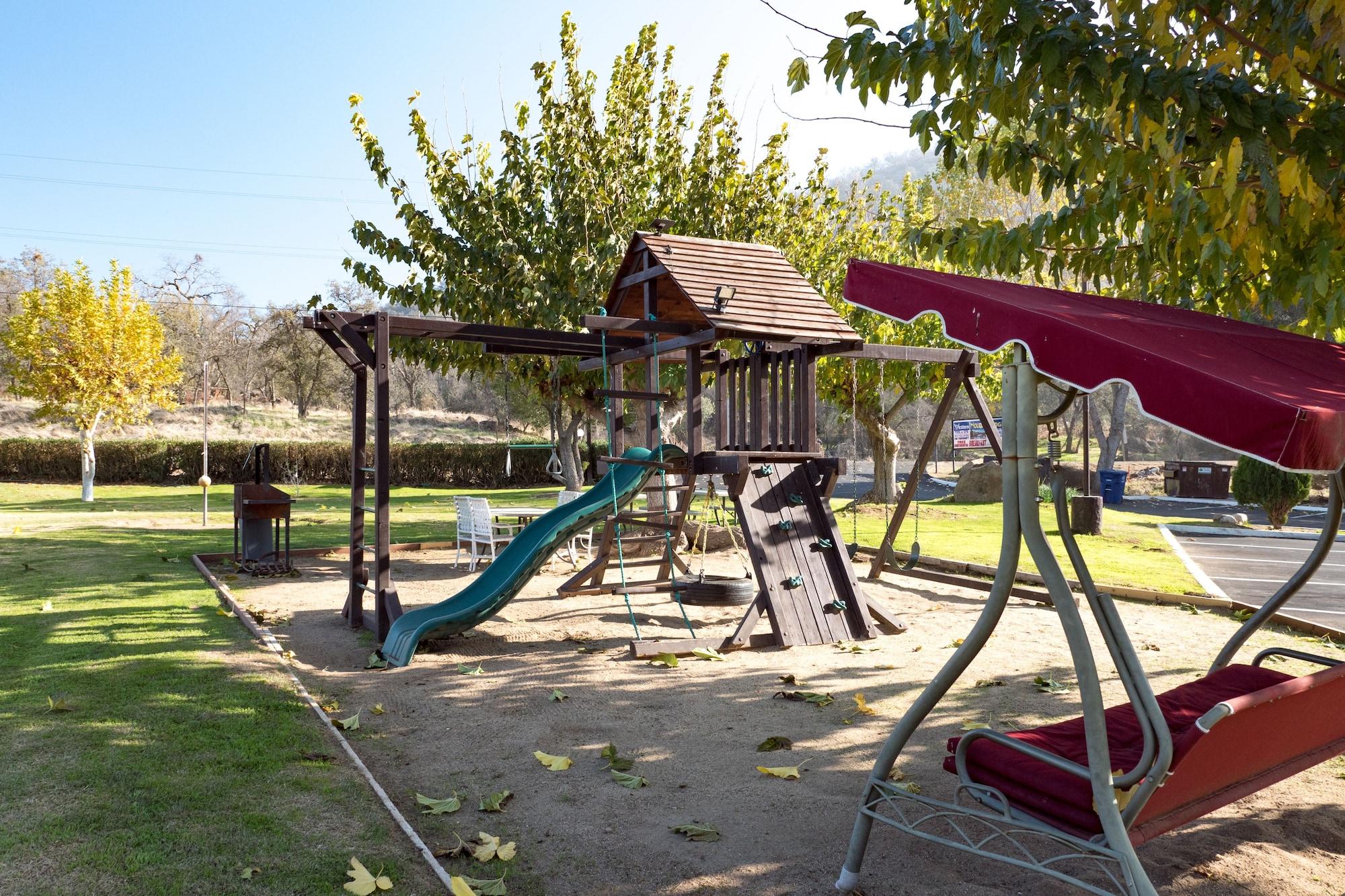 Instalaciones Recreativas Western Holiday Lodge Three Rivers