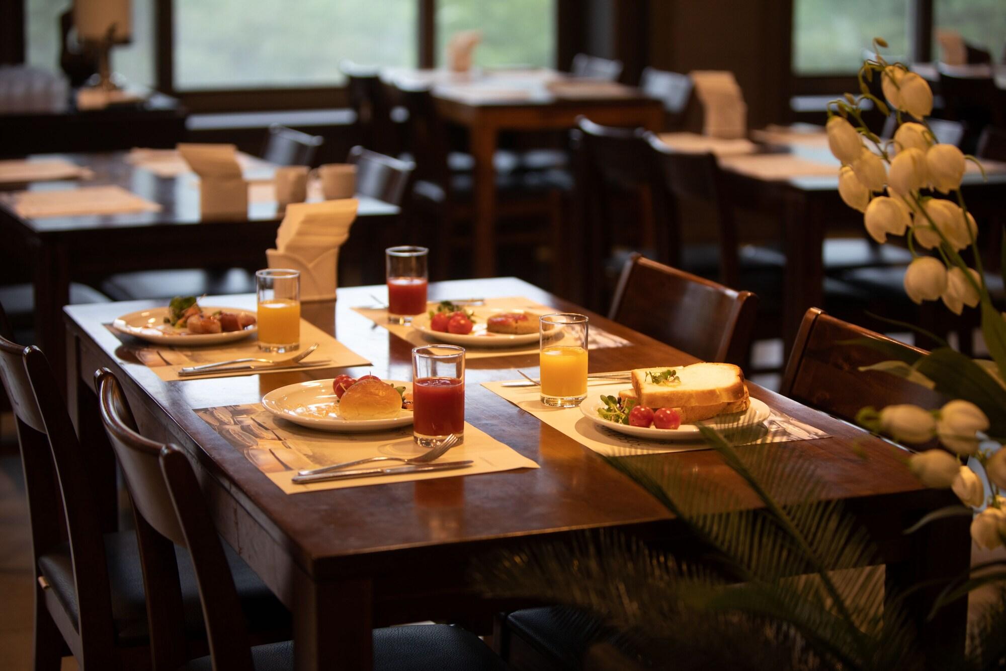 Restaurant Dukgu Oncheon Hotel