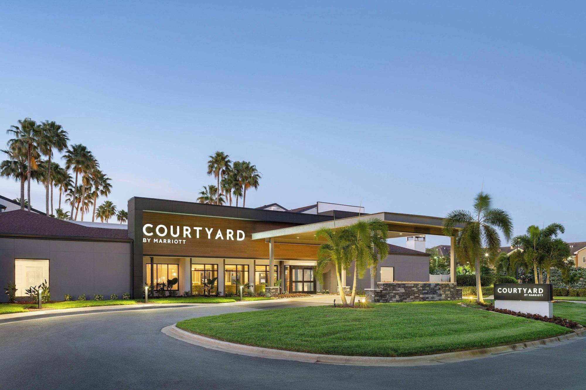 Vista Exterior Courtyard St. Petersburg Clearwater