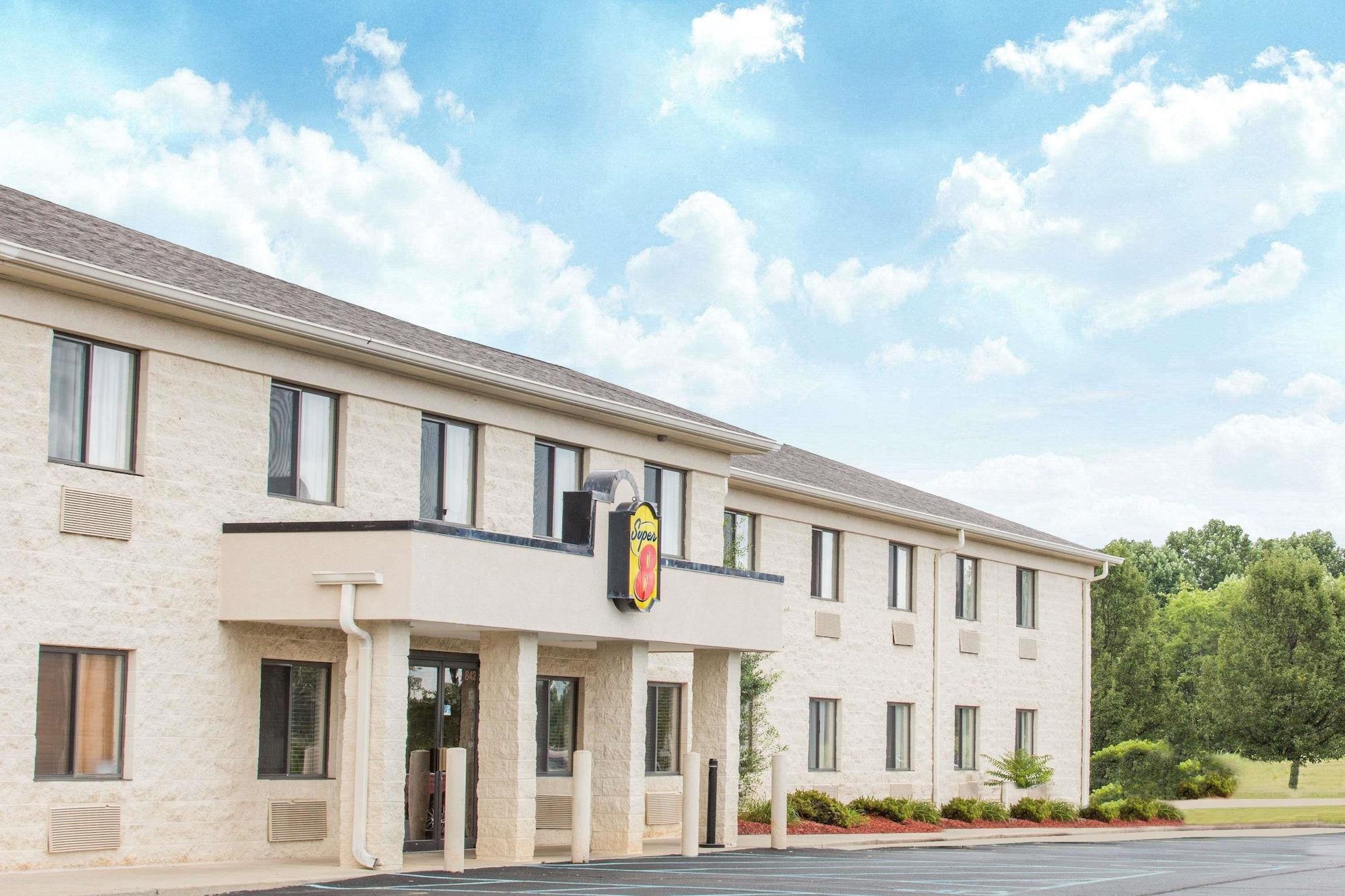 Vista Exterior Super 8 by Wyndham Bedford
