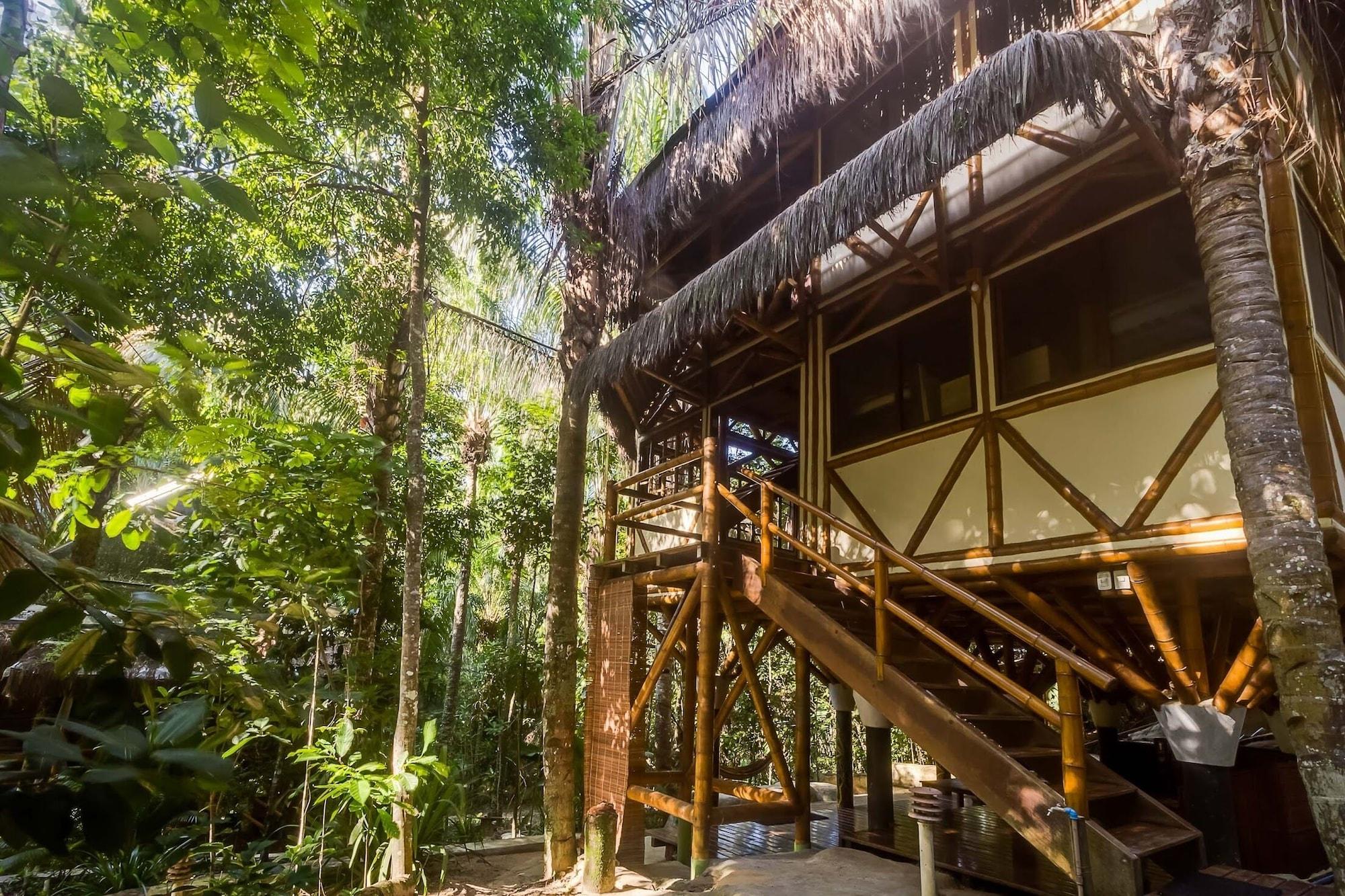 Vista Exterior Universo Pol Bamboo Hostel