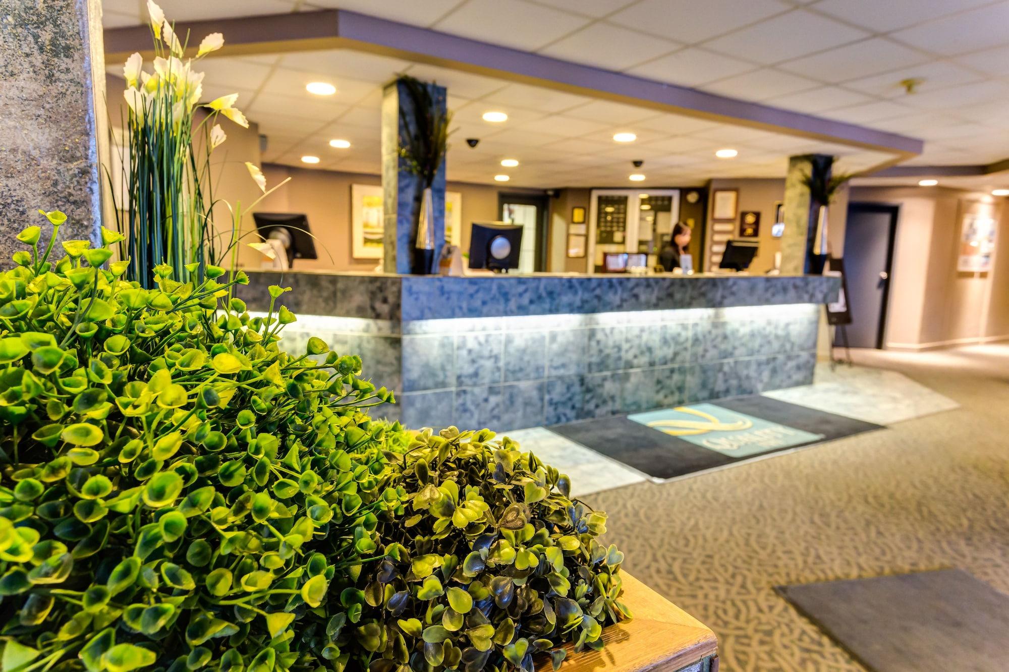 Vista Lobby Quality Inn West Edmonton