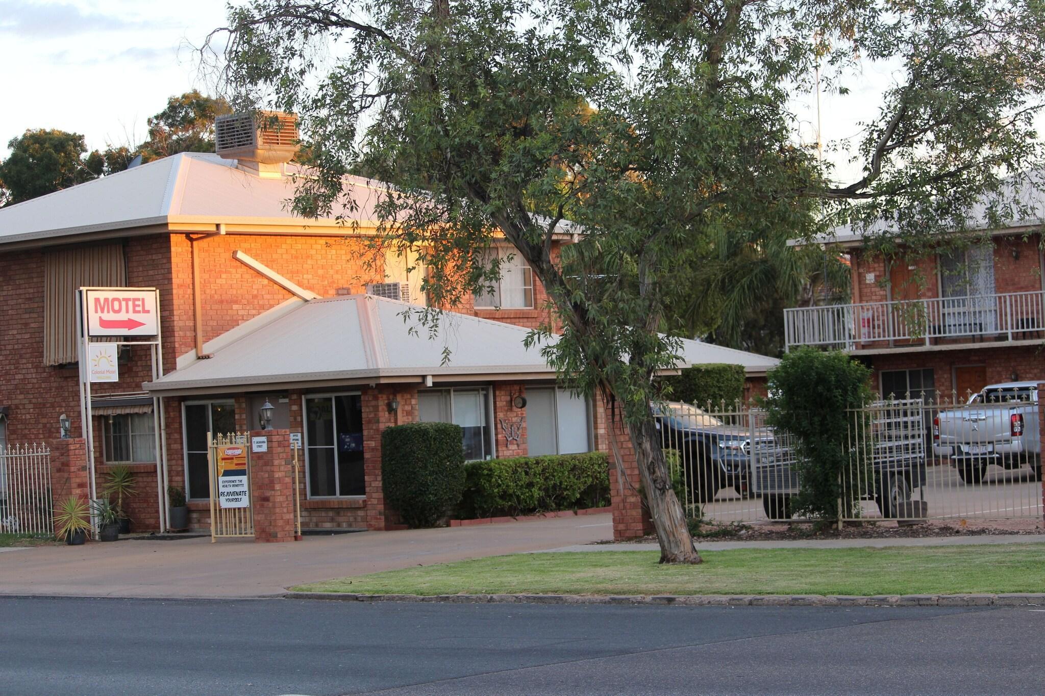 Vista Exterior Red Cliffs Colonial Motor Lodge