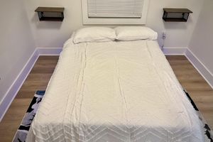 Alquiler Vacacional - Newly Renovated 3BR Top Unit Minutes from Airport