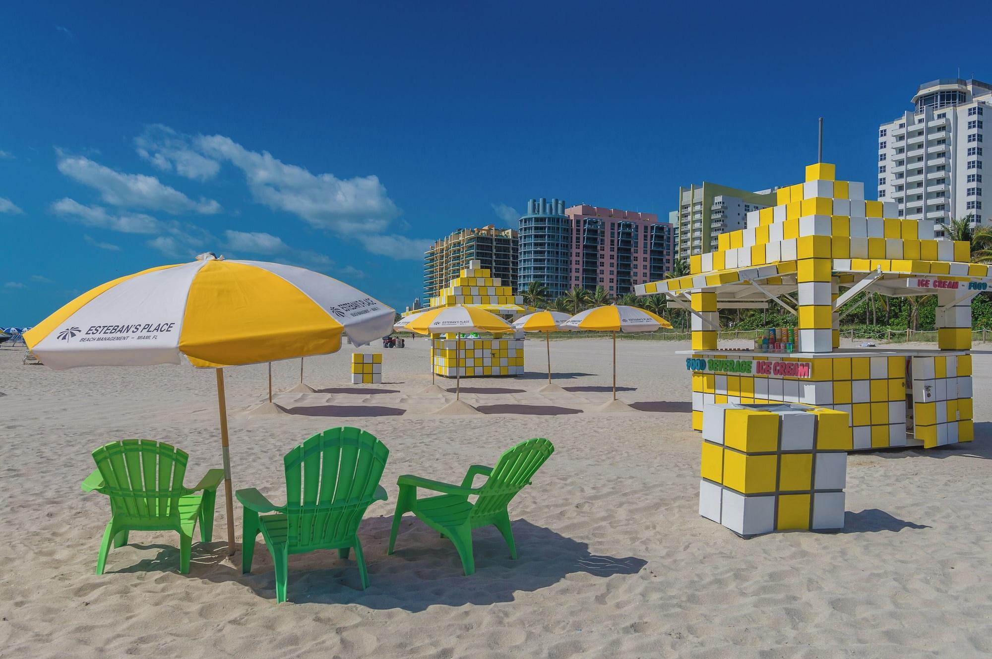 Playa Nine20 Collins Apartments by Lowkl