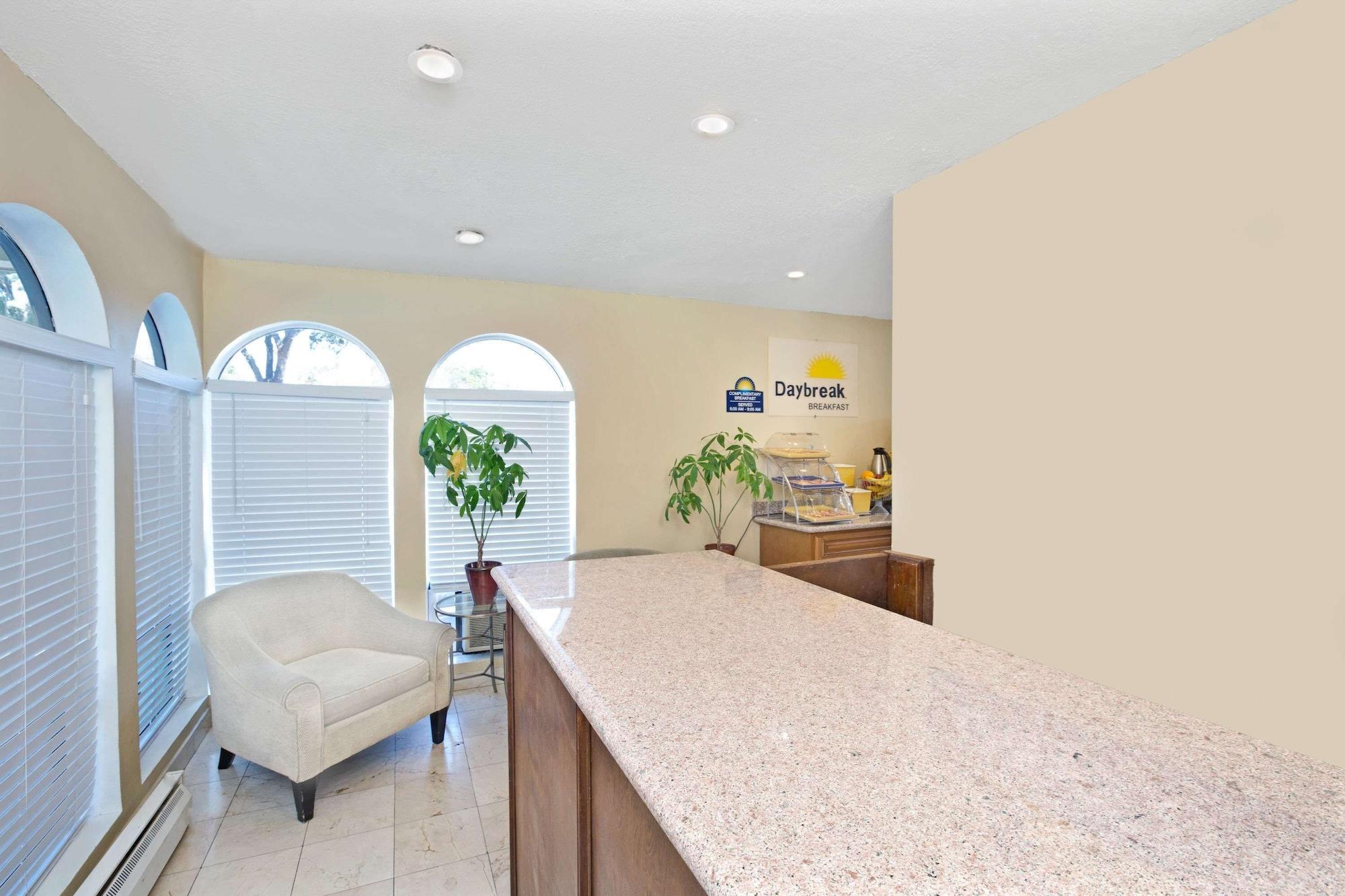 Vista Lobby Days Inn by Wyndham San Jose