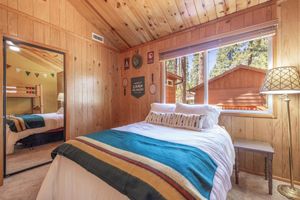 Alquiler Vacacional - 10-min Walk to Summit, Near Lake & Village- Hot Tub, Game Room, Pet Friendly