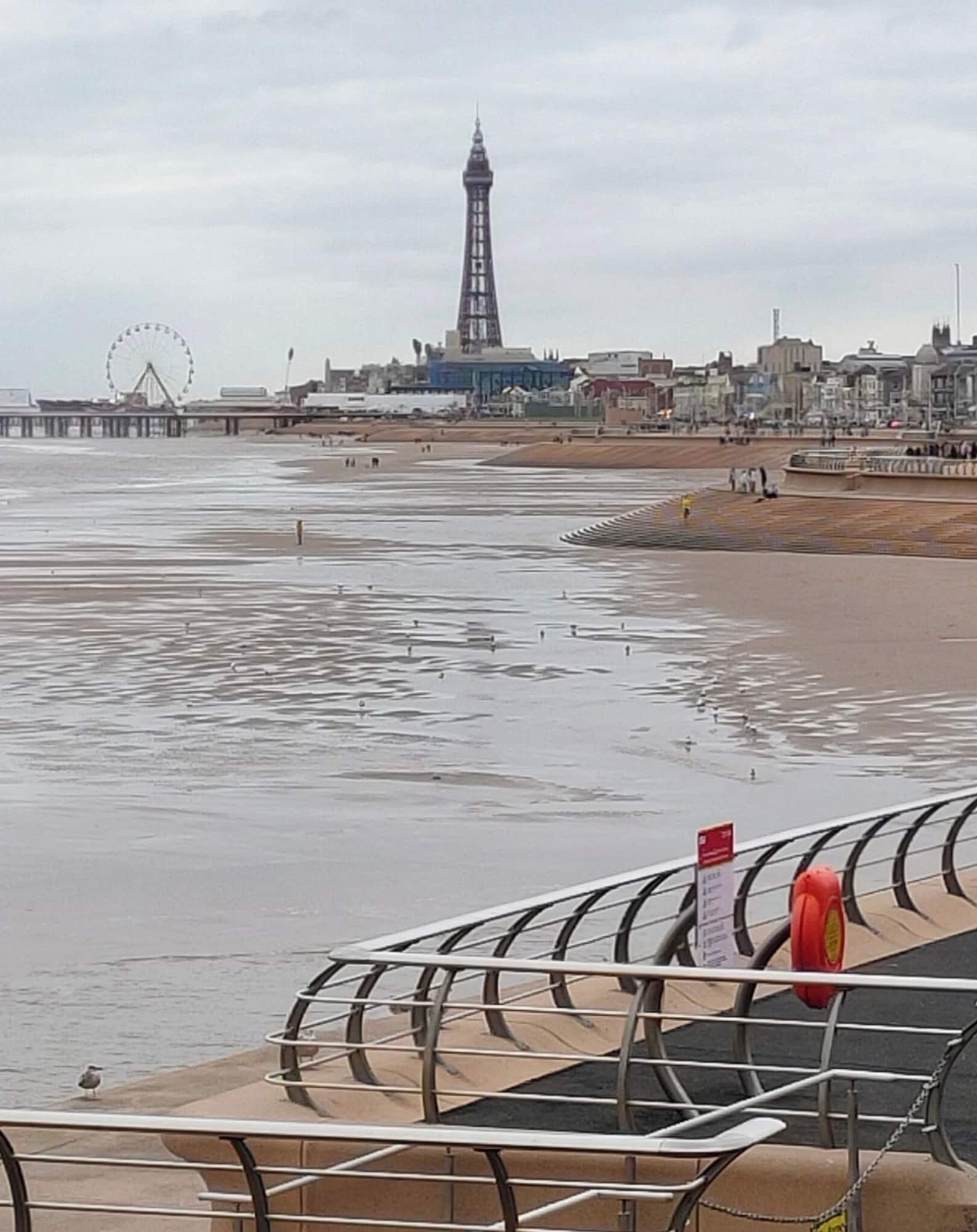 Vista Exterior By the Seaside