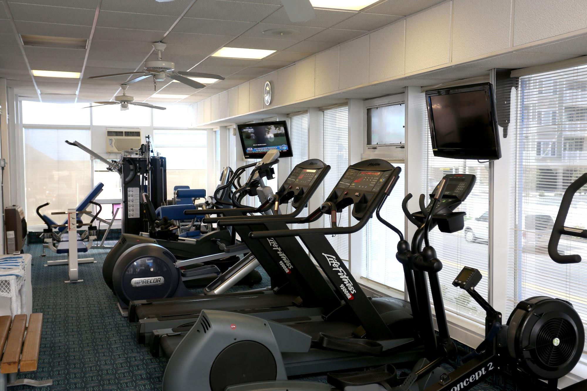 Gimnasio Adventurer Oceanfront Inn