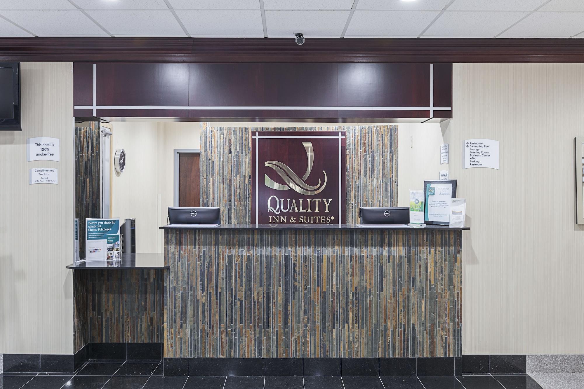 Vista Lobby Quality Inn & Suites Cincinnati Downtown