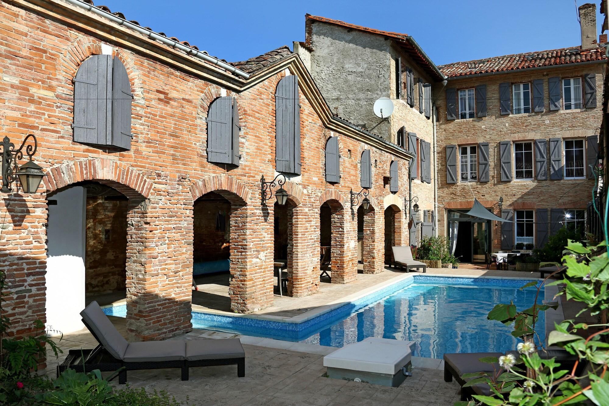 Varios Hotel Delga - Maison d'hôtes