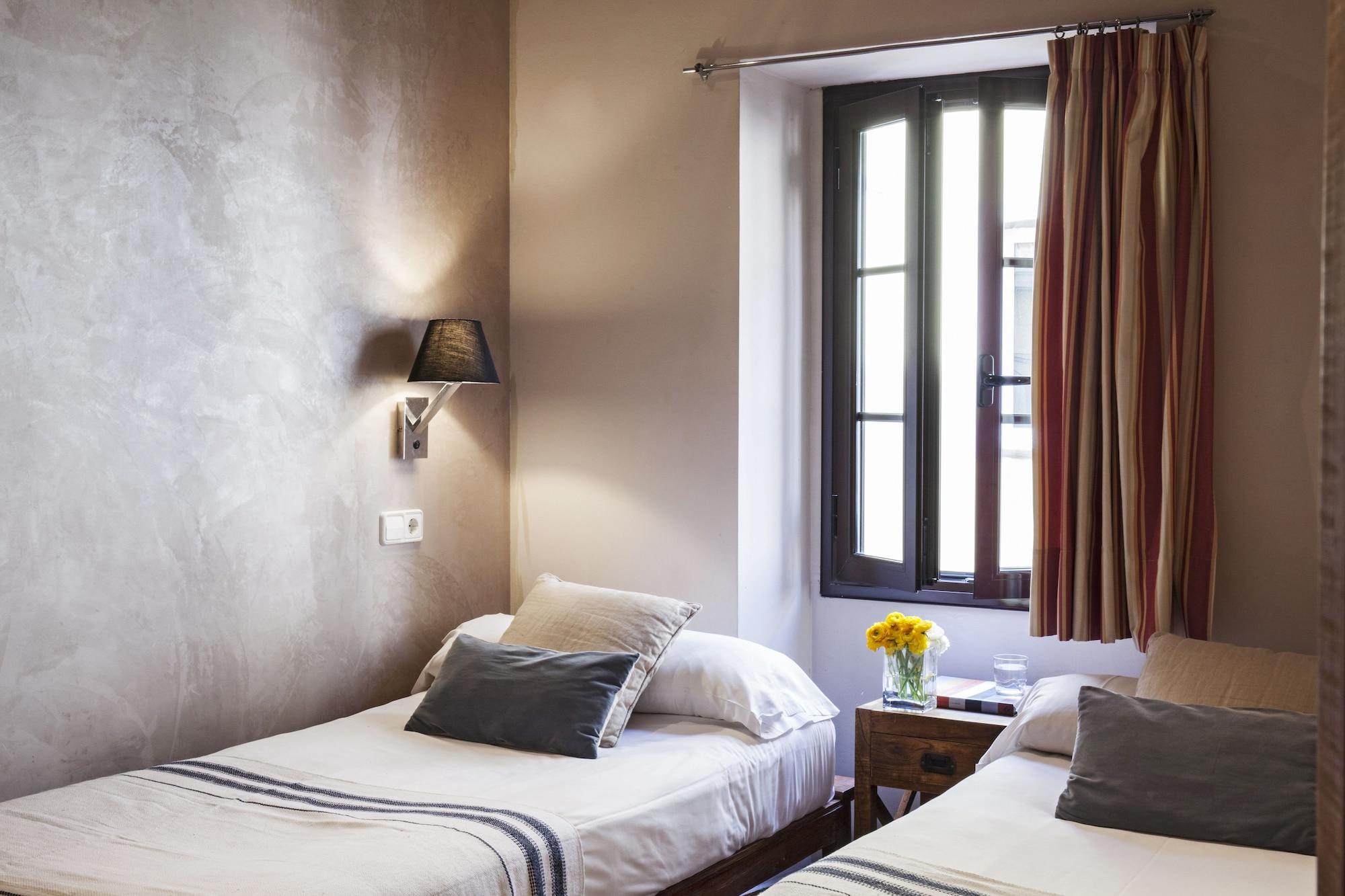 Varios AinB Las Ramblas-Guardia Apartments