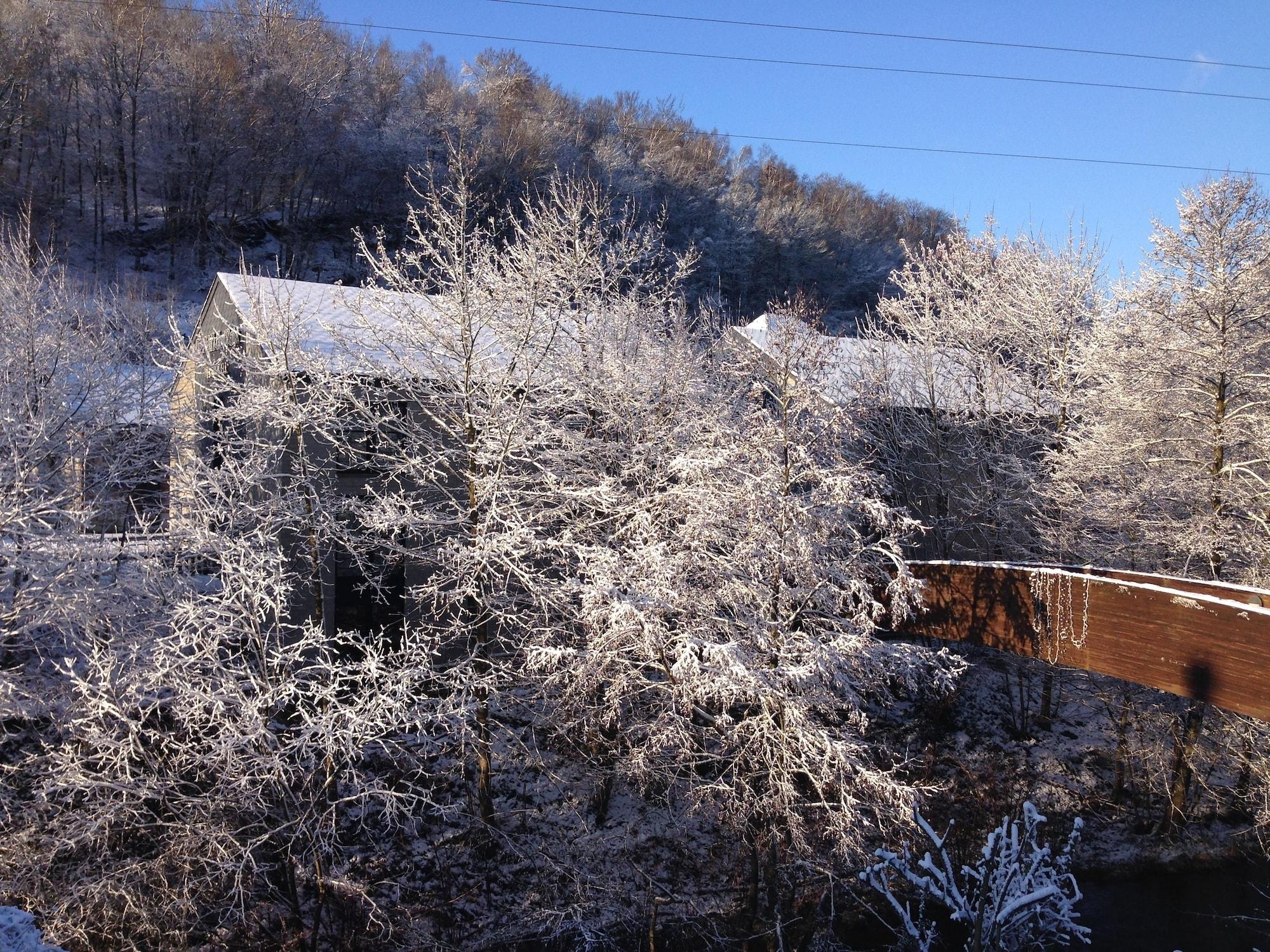 Vista Exterior Hotel Le Val de Poix - Logis Hotel Restaurant