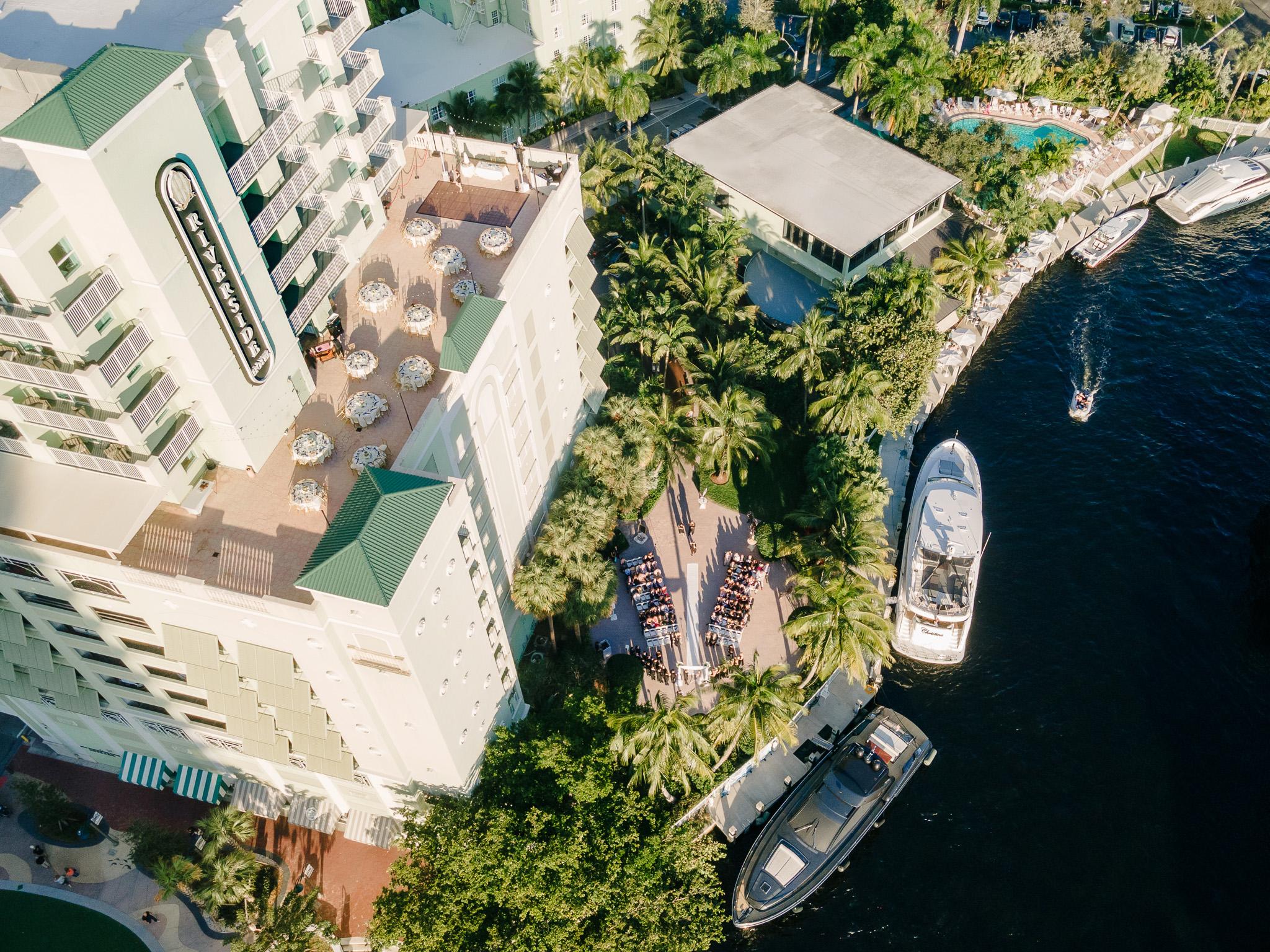Vista Exterior Riverside Hotel