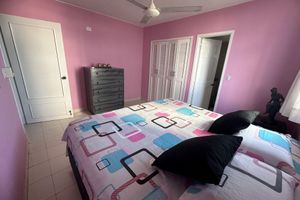 Alquiler Vacacional - Amplio Apto de 2 Alcobas con Salida Directa al Mar para 5 Personas