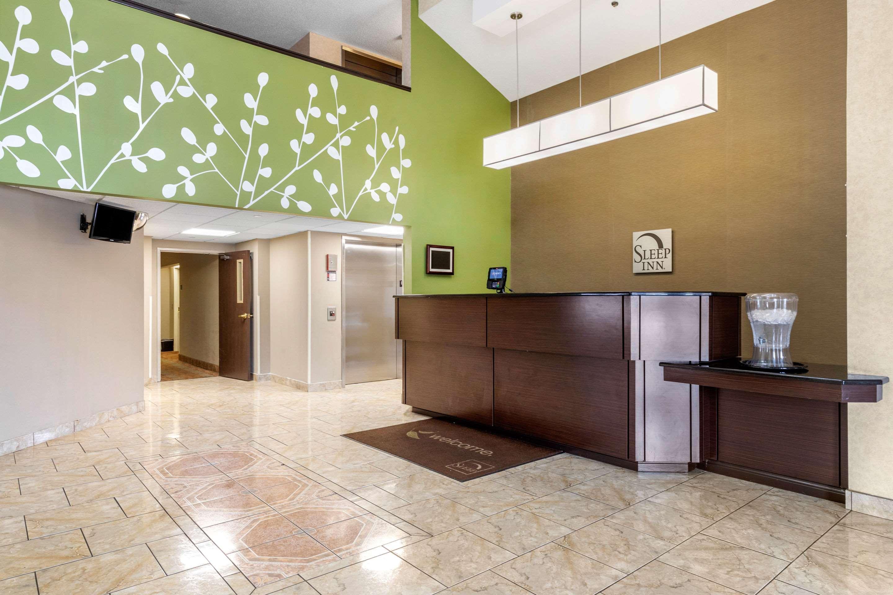 Vista Lobby Sleep Inn (Lansing)