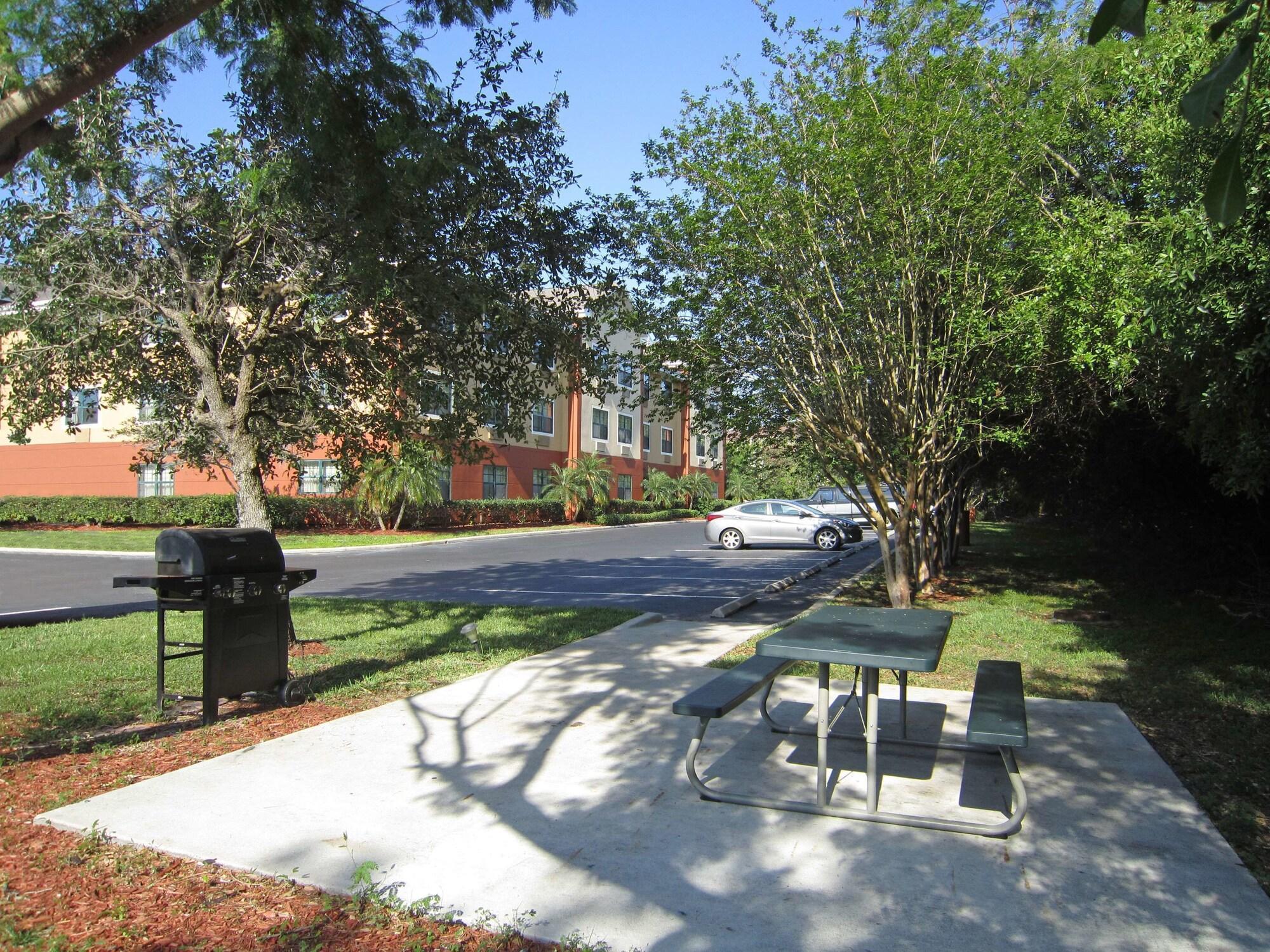 Varios Extended Stay America Suites St Petersburg Clearwater ExecDr