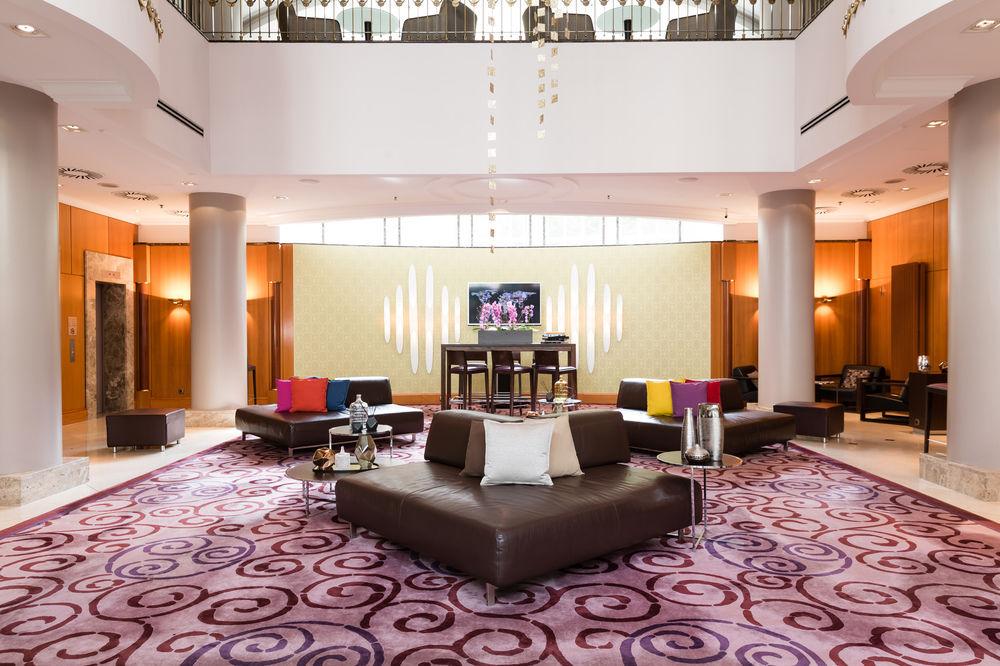 Vista Lobby Renaissance Brussels Hotel