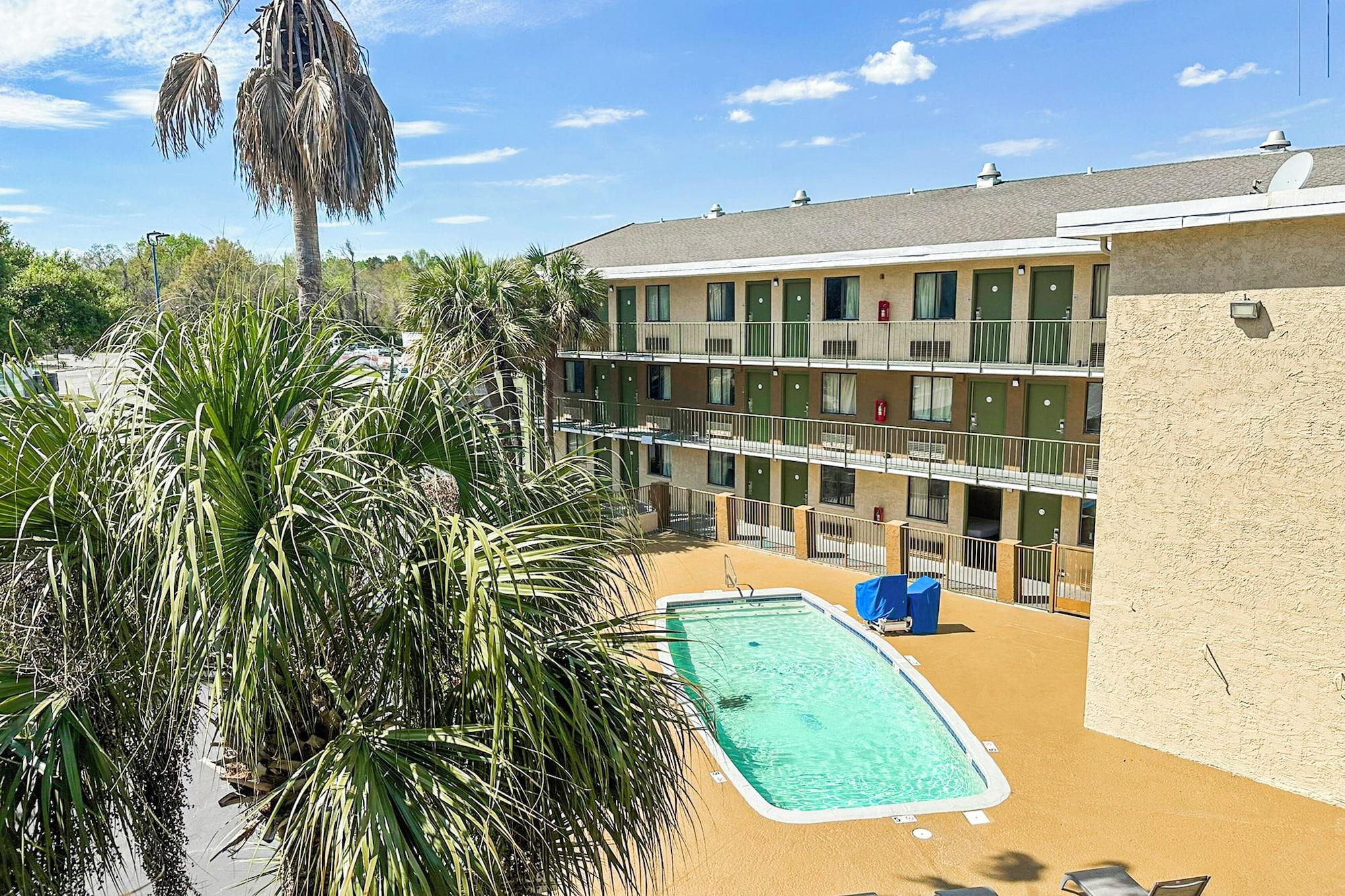 Vista Exterior OYO Hotel Mobile, AL I-65 at Airport Blvd