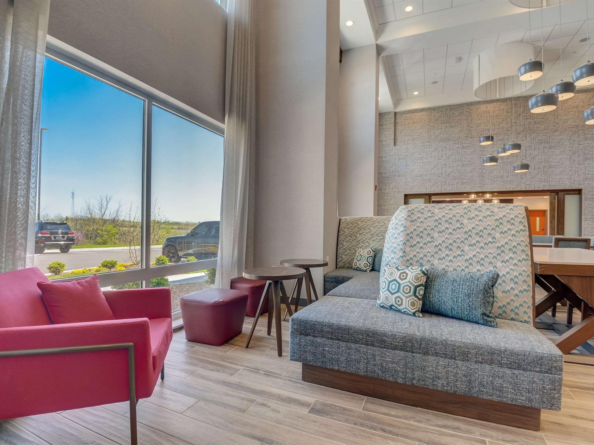 Vista Lobby Hampton Inn & Suites Williamstown Ark Encounter