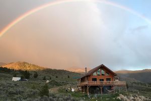 Alquiler Vacacional - Luxurious SW Montana Log Cabin near Maverick Mountain skiing & Elkhorn Hotspring