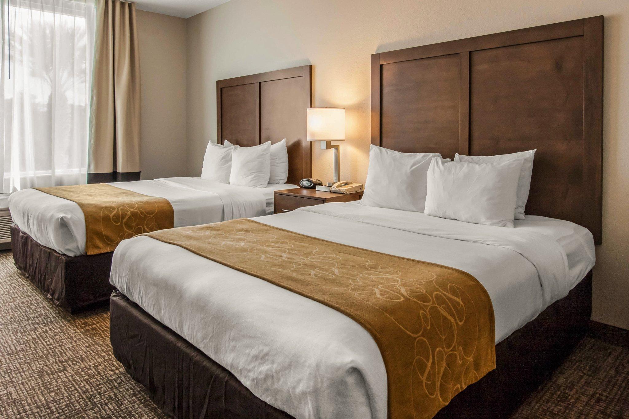 Hotel Comfort Suites Maingate East