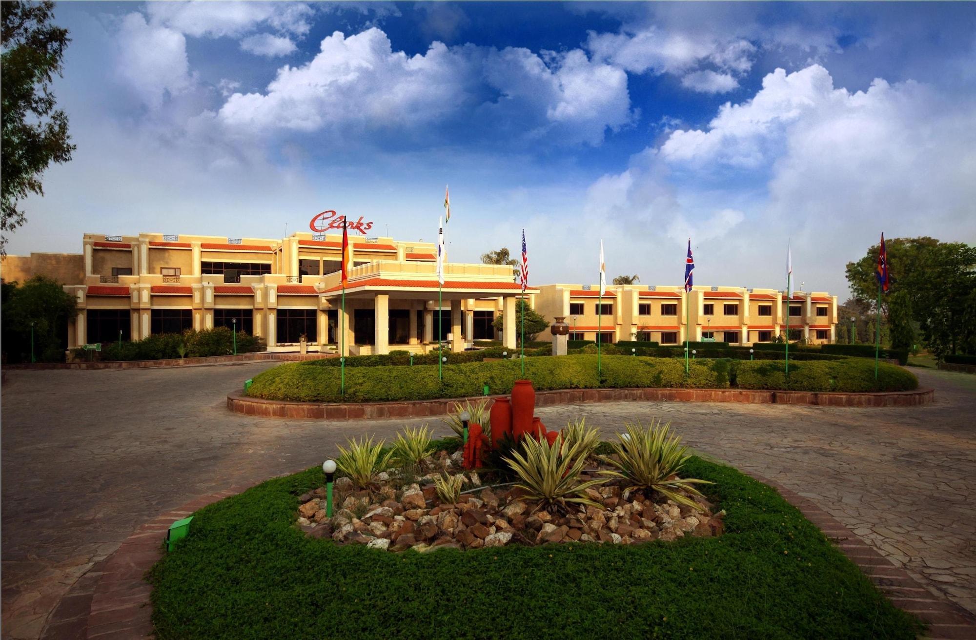 Vista Exterior Clarks Khajuraho