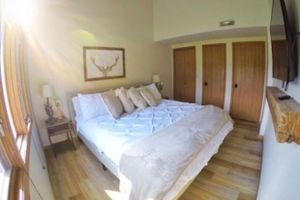 Alquiler Vacacional - REMODELED! 2B/2B, Deck off10th GOLF Green, Dog Friendly, Pool, WIFI, in Resort!