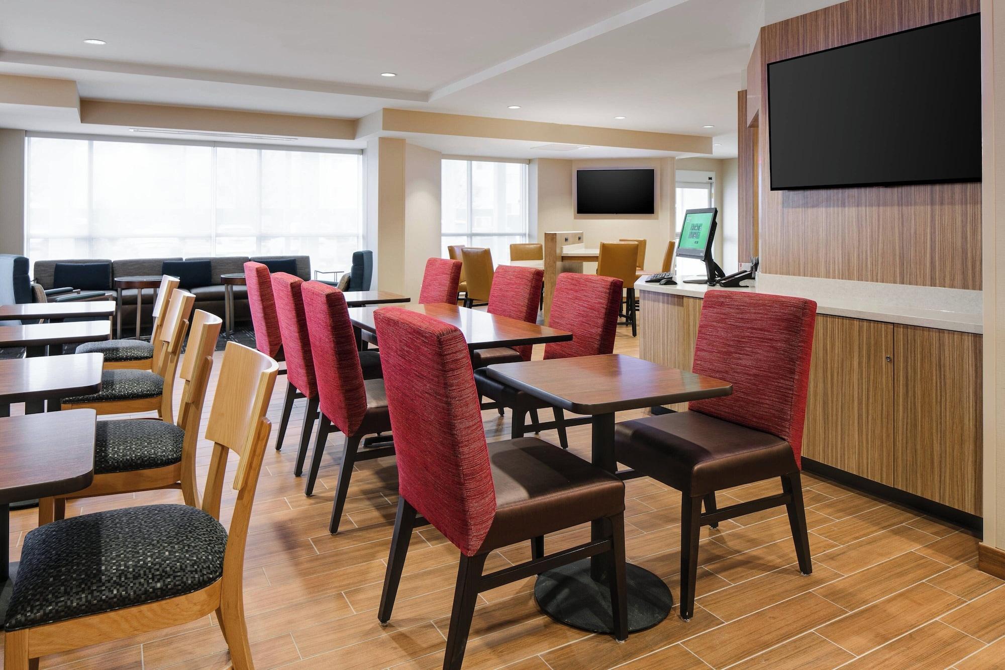 Restaurant Towneplace Suites Kansas City Airport