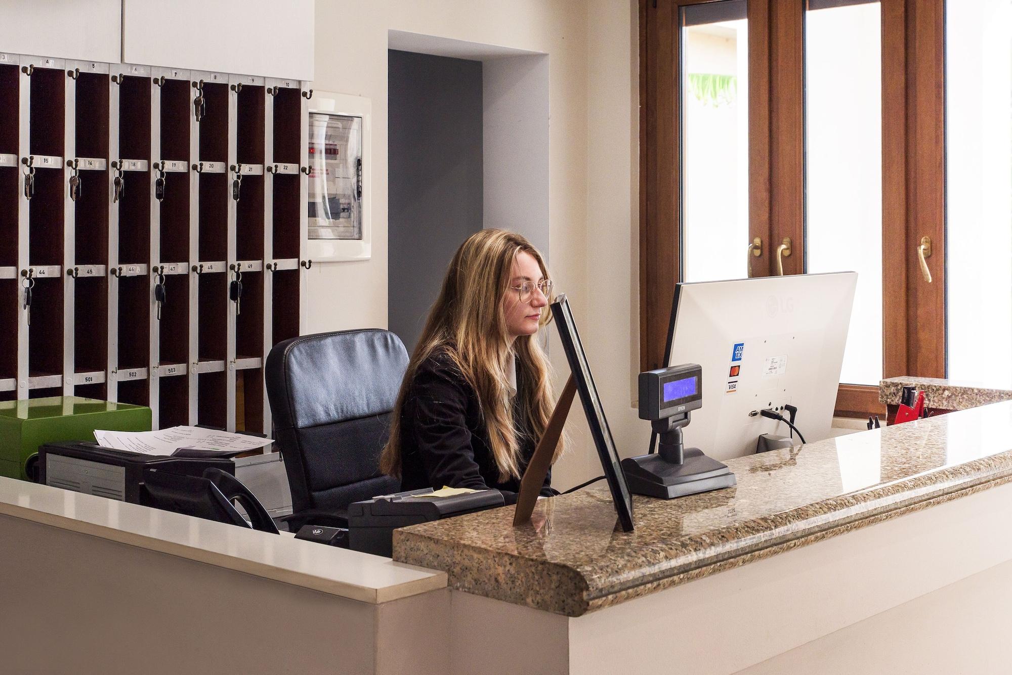 Vista Lobby Best Western Hotel Arya