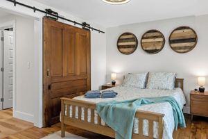 Alquiler Vacacional - Spring Lake cottage with hot tub, private waterfront and views, boat dock