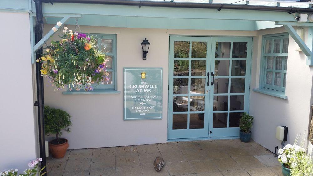 Vista Exterior The Cromwell Arms