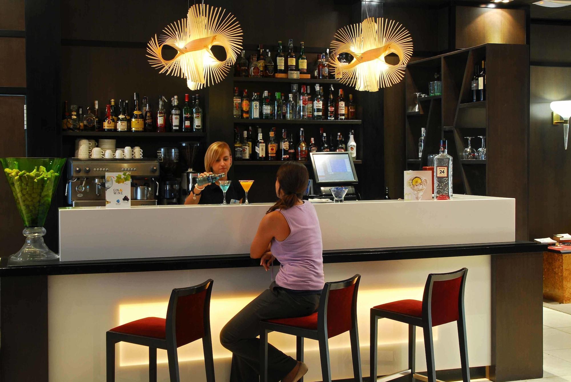 Bar/Salón Grupotel Gran Vía 678
