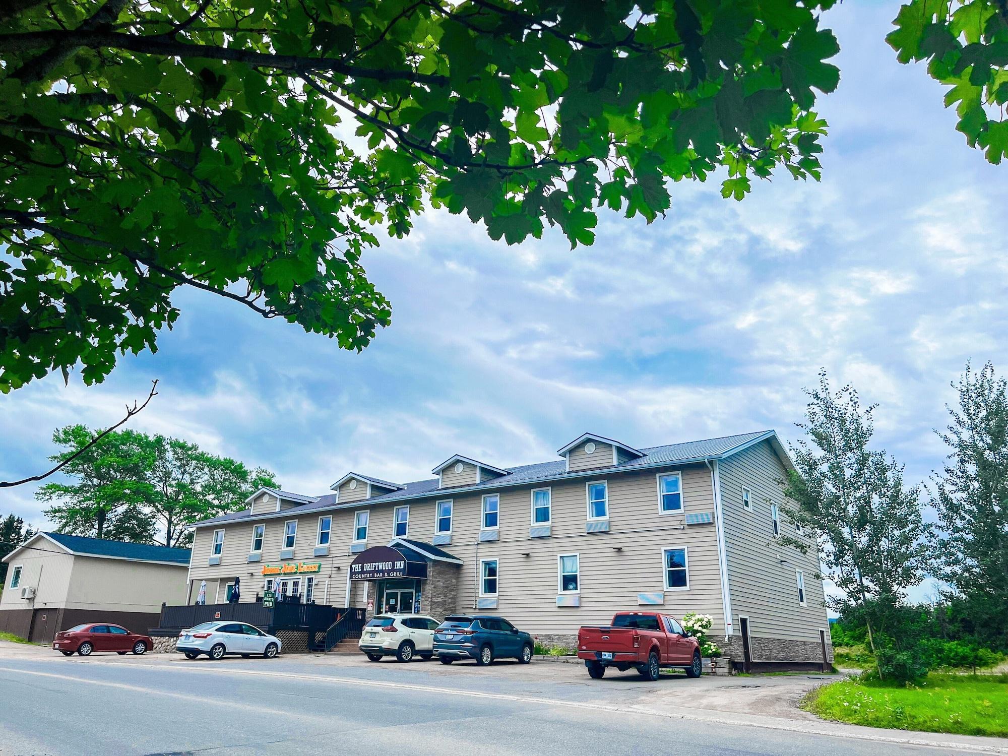 Varios Driftwood Inn