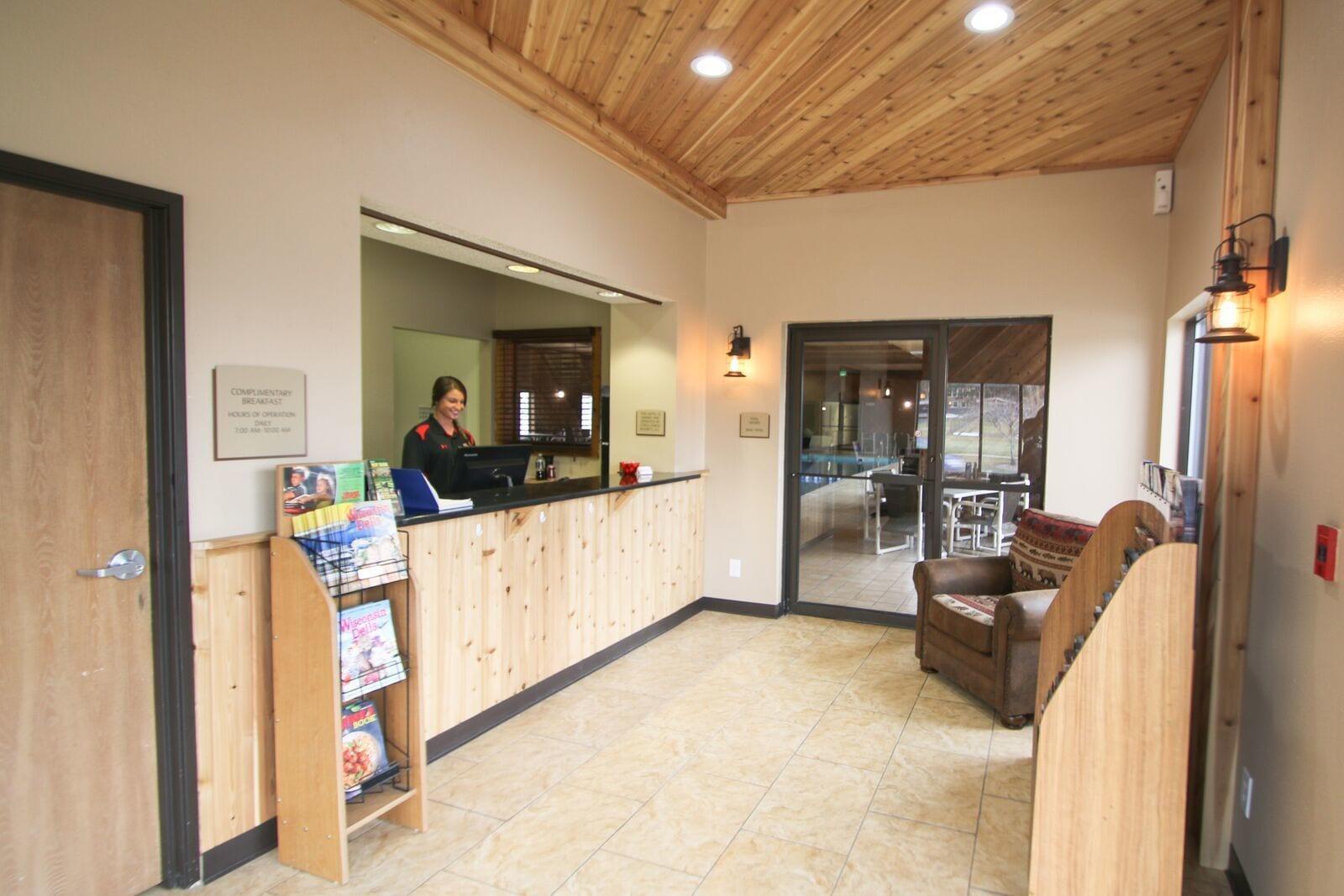 Vista Lobby Woodside Dells Hotel & Suites